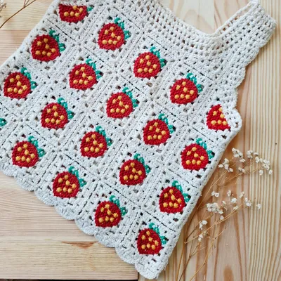 🍓 Top en crochet coton – motif fraises – taille 5/6 ans – état proche du neuf
